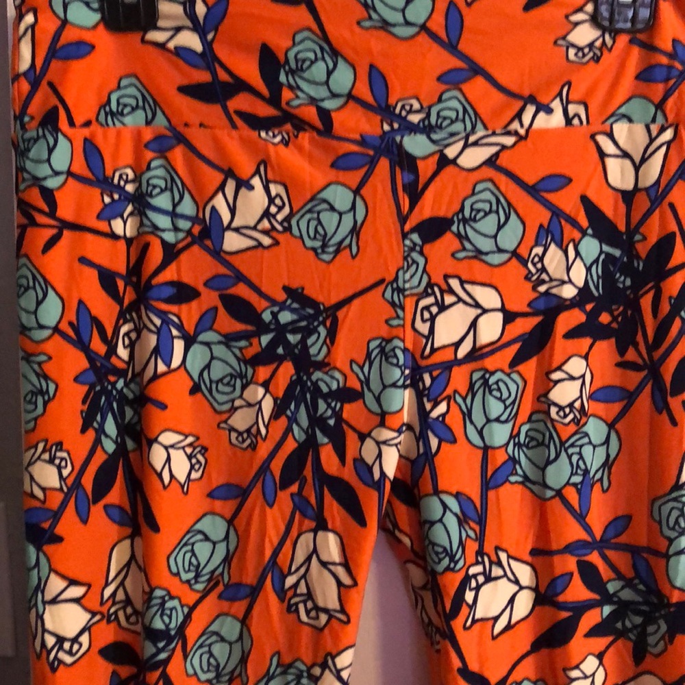 92% poly 8% spandex leggings . Buttery soft.